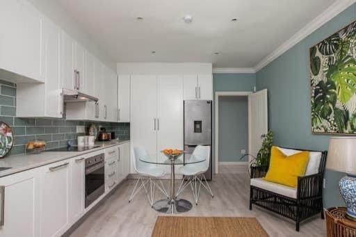 37 Alexandra Avenue, Self Catering Executive Apartment No Load Shedding And Water Outages Йоханнесбург Экстерьер фото