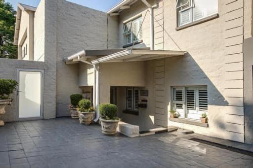 37 Alexandra Avenue, Self Catering Executive Apartment No Load Shedding And Water Outages Йоханнесбург Экстерьер фото