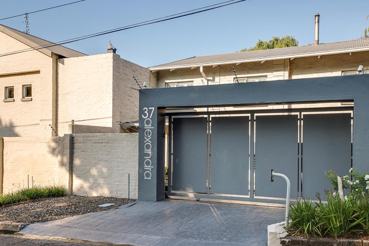 37 Alexandra Avenue, Self Catering Executive Apartment No Load Shedding And Water Outages Йоханнесбург Экстерьер фото